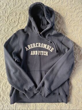Abercrombie & Fitch Navy Blue Pullover Hoodie with Cream Logo - Men's Size XL